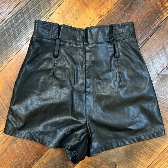 Idem Ditto Faux Leather High-Waisted Shorts Black Size S - Picture 2 of 5